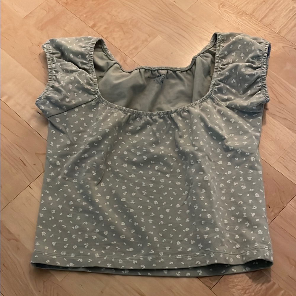 Brandy Melville Gray and Green Flutter Sleeve Crop Top